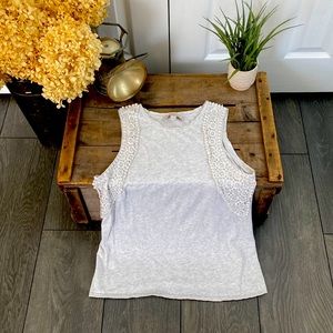 ❤️3/$10 The Loft tank with lace